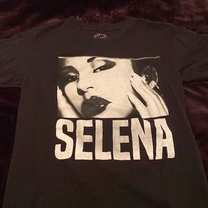 Selena young adult tee small.